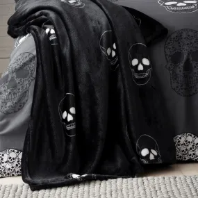 Catherine Lansfield Black Skulls Fleece Throw (130cm x 170cm)